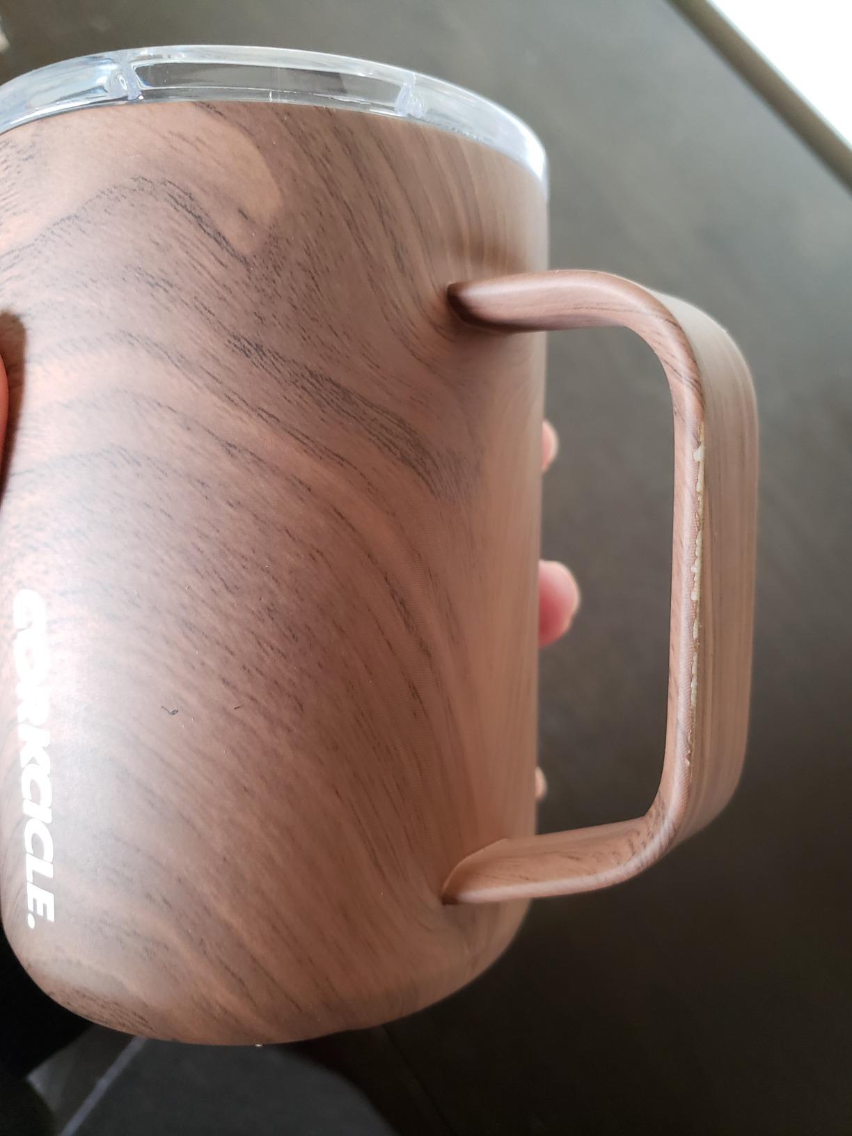 Keeps coffee hot