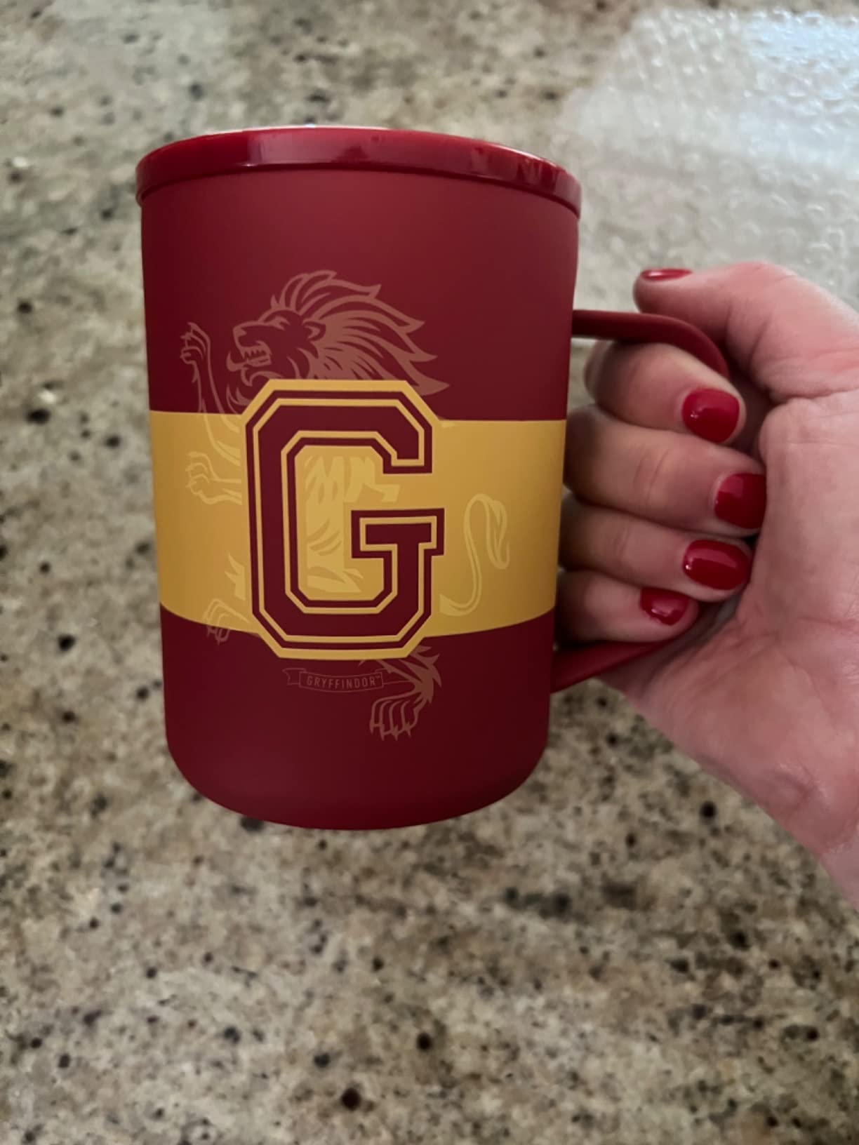Great mug, but twists off