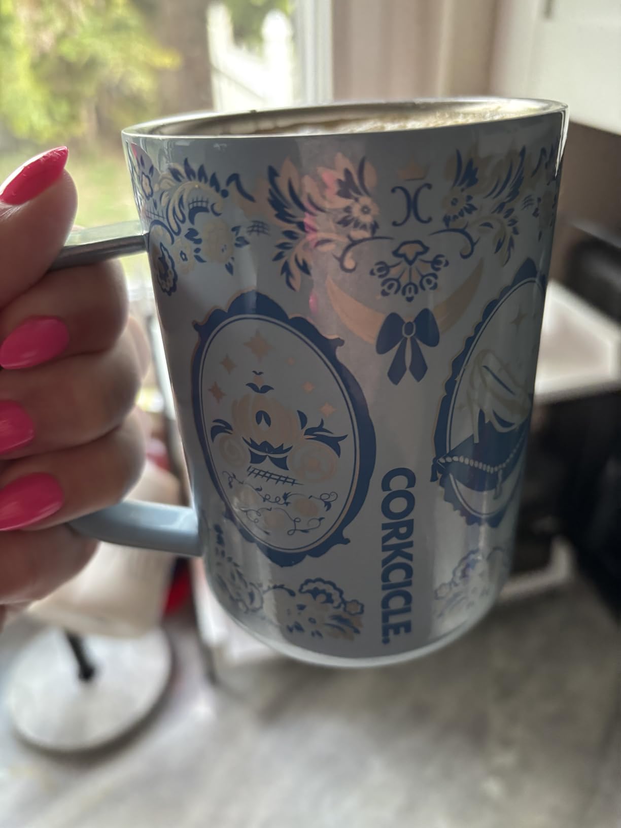Keeps coffee hot, but lid could be better