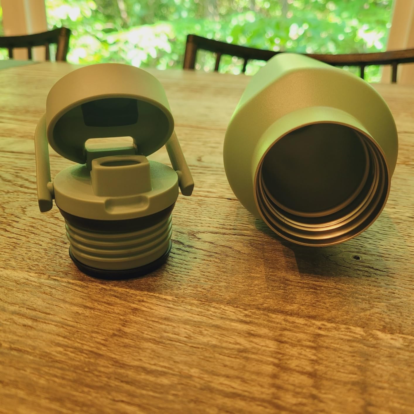 Keeps water cold all day