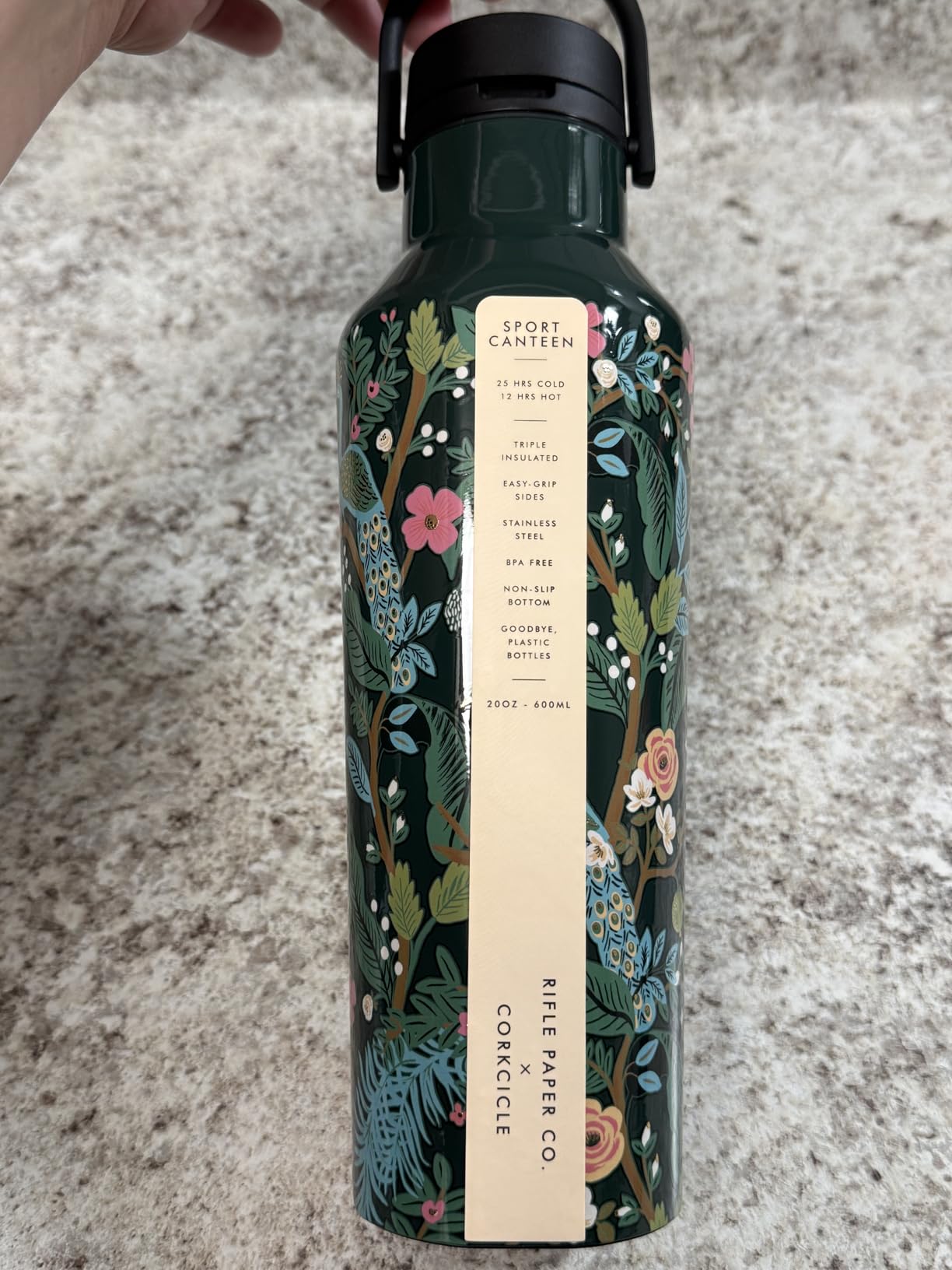 Good bottle, but the lid collects dust