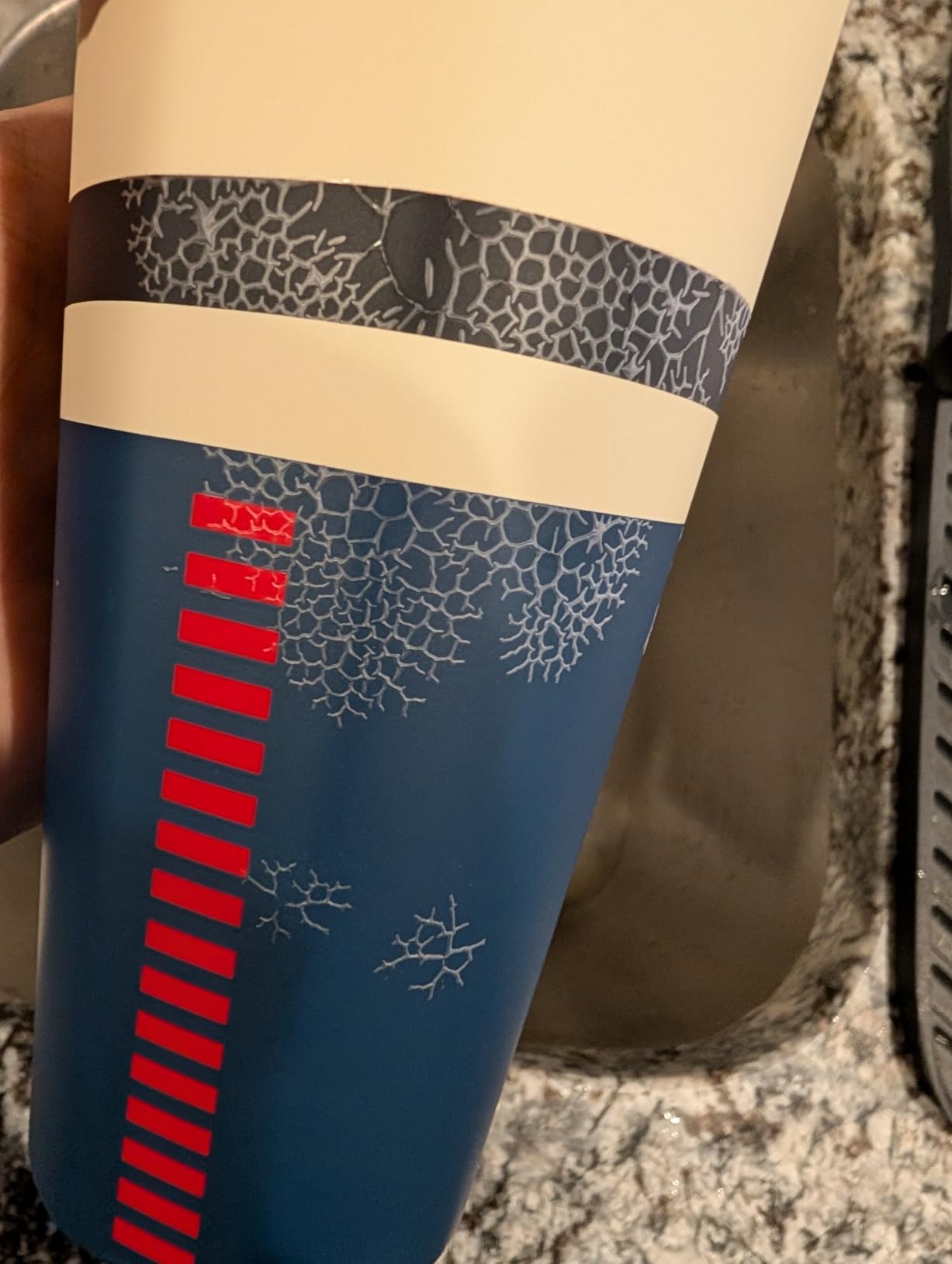 Looks great, but lid is stiff