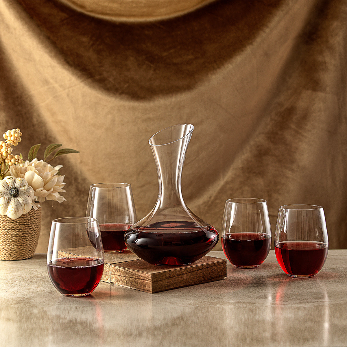 joyjolt-lancia-crystal-wine-decanter-set-40oz-decanter-4-wine-glasses image 3