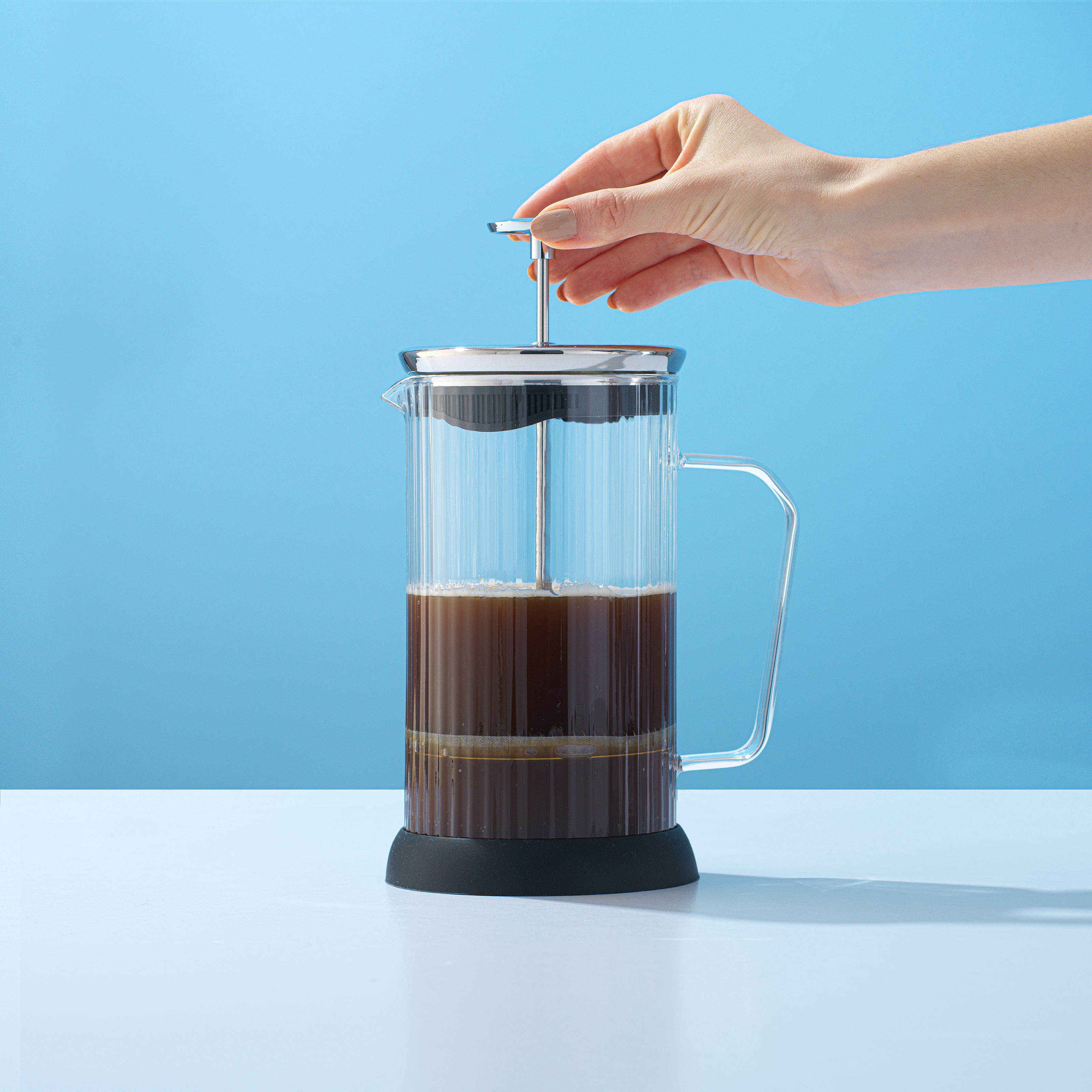 joyjolt-fluted-french-press-coffee-maker-33-8-oz image 4