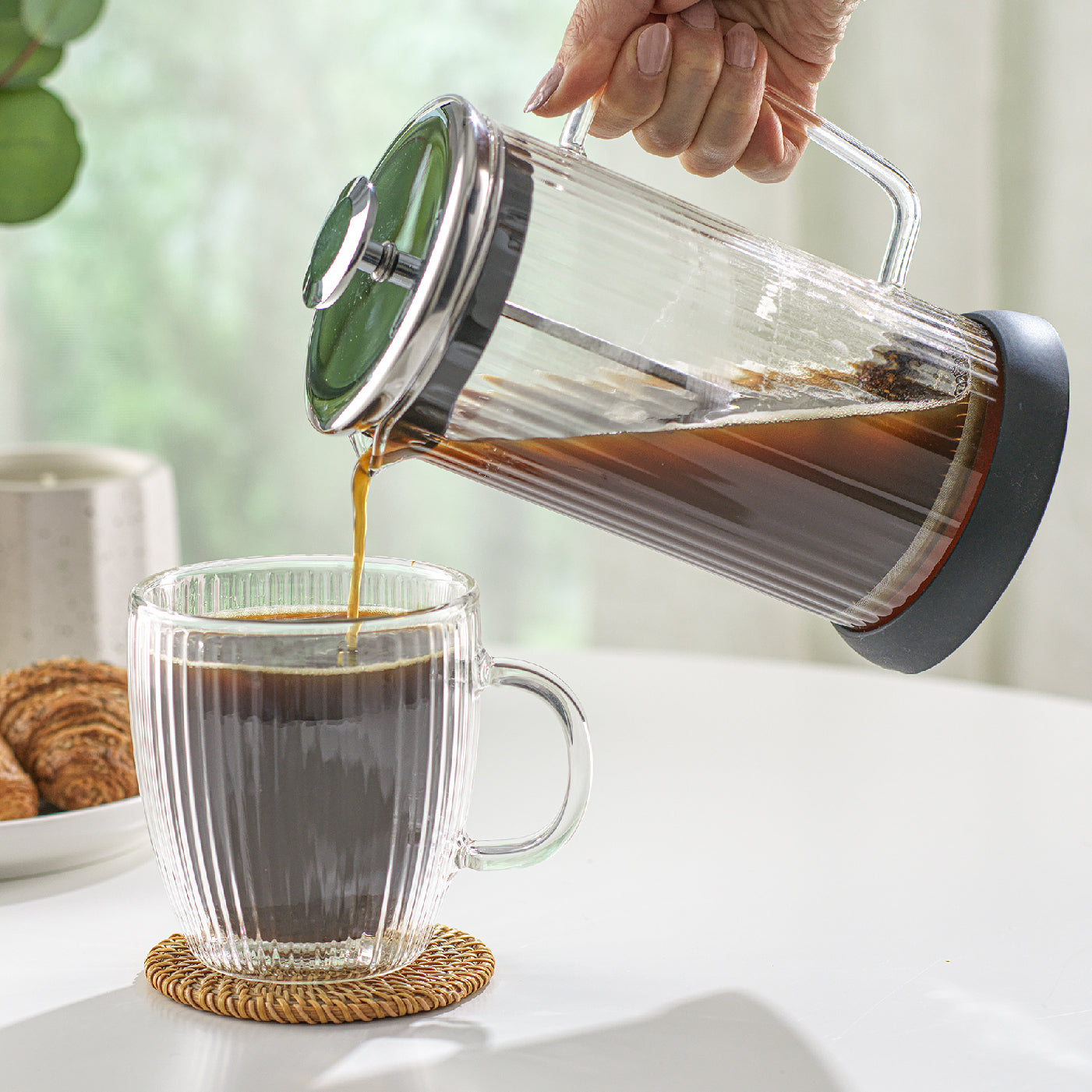 joyjolt-fluted-french-press-matching-mugs-set-33-8-oz-press-2-double-walled-mugs image 2