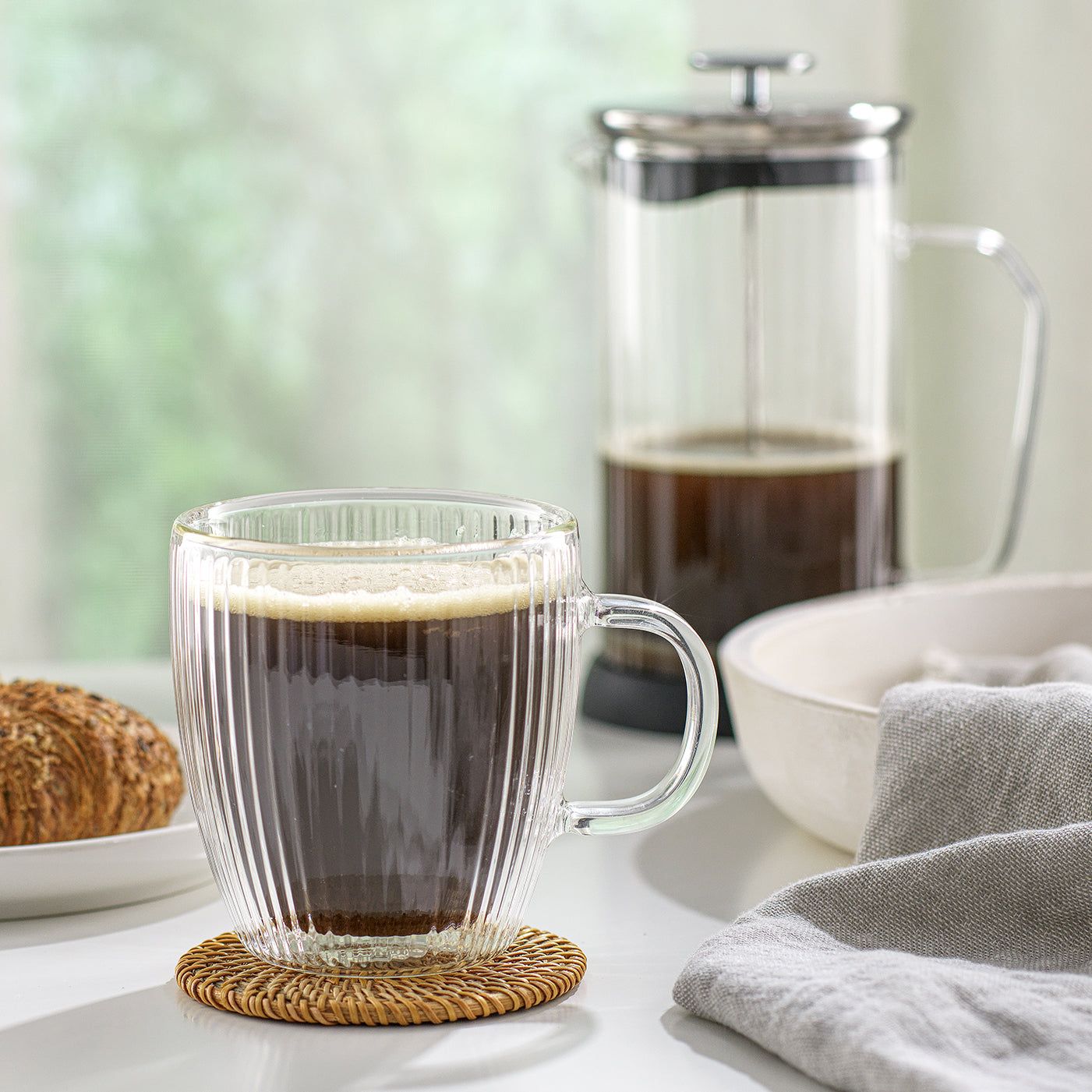 joyjolt-fluted-french-press-matching-mugs-set-33-8-oz-press-2-double-walled-mugs image 4