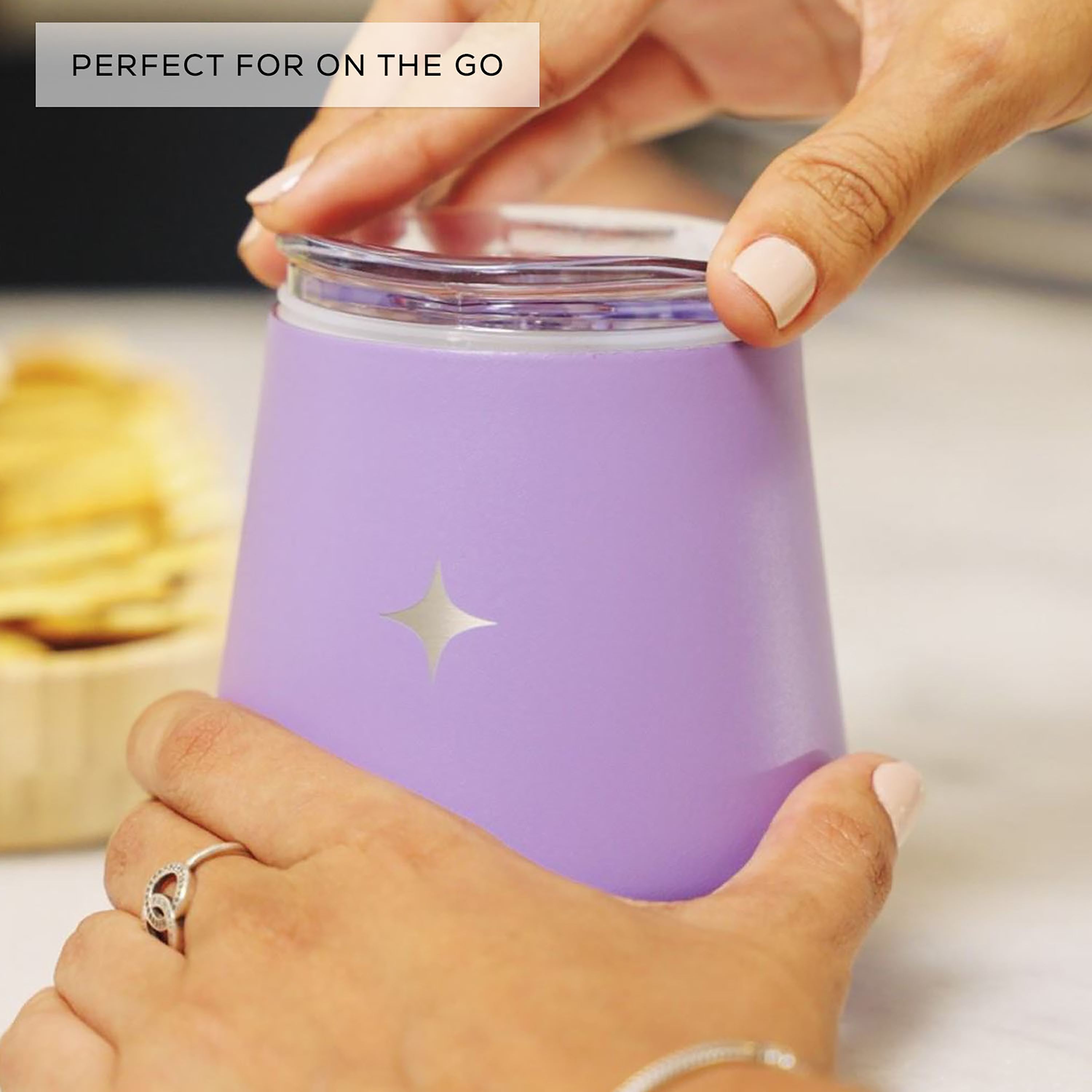 joyjolt-vacuum-insulated-stemless-wine-tumbler-triple-insulated-spill-proof-lid- image 4