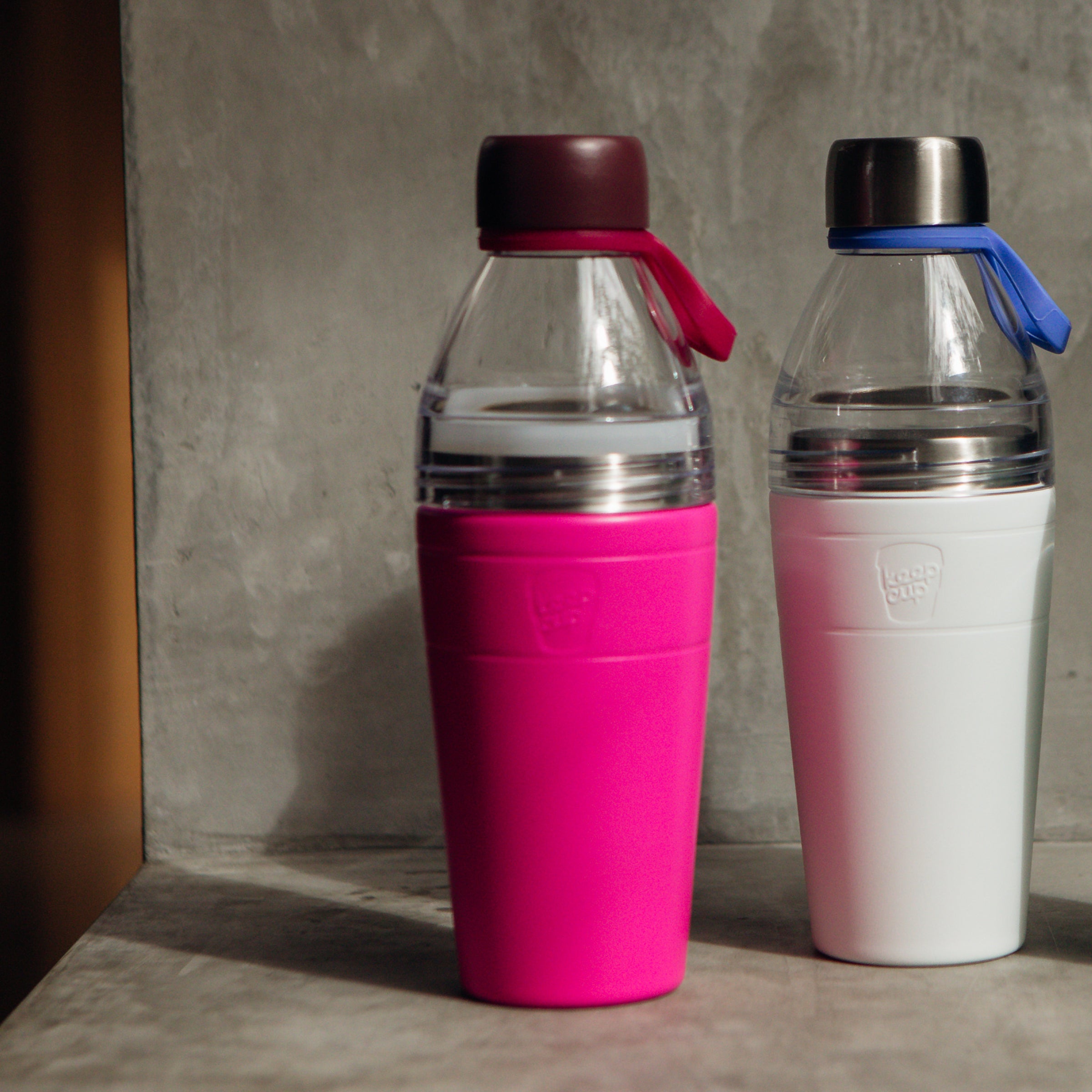 keepcup-helix-bottle-clear-top-22oz-fuchsia image 2