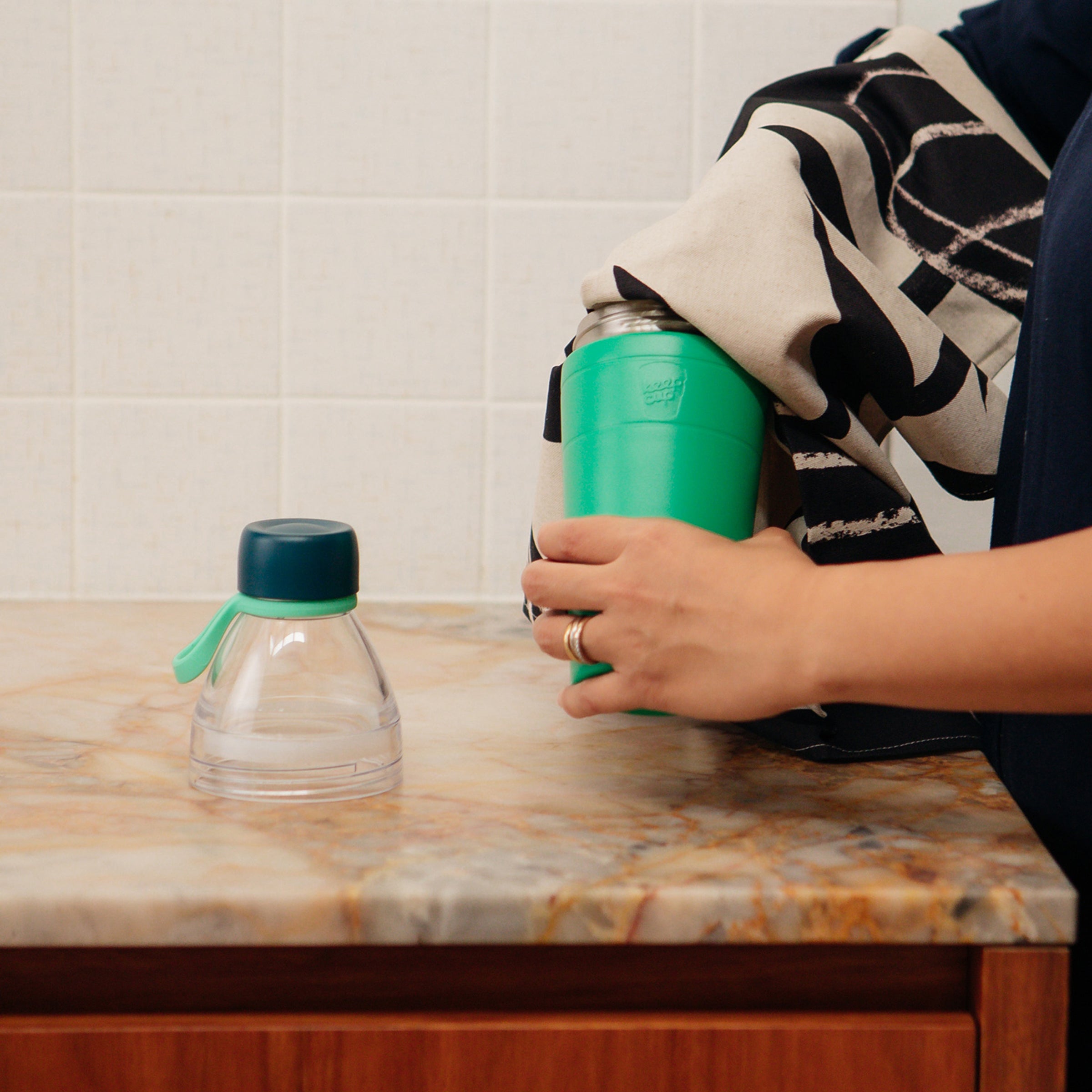 keepcup-helix-bottle-18oz-clear-top-emerald-lime image 5