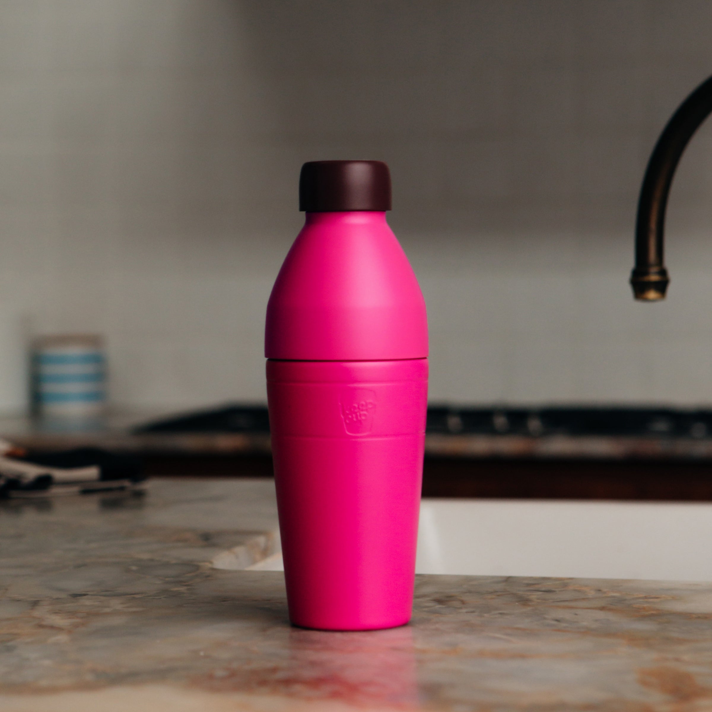 keepcup-helix-bottle-22oz-vacuum-insulated-water-bottle-fuchsia image 2
