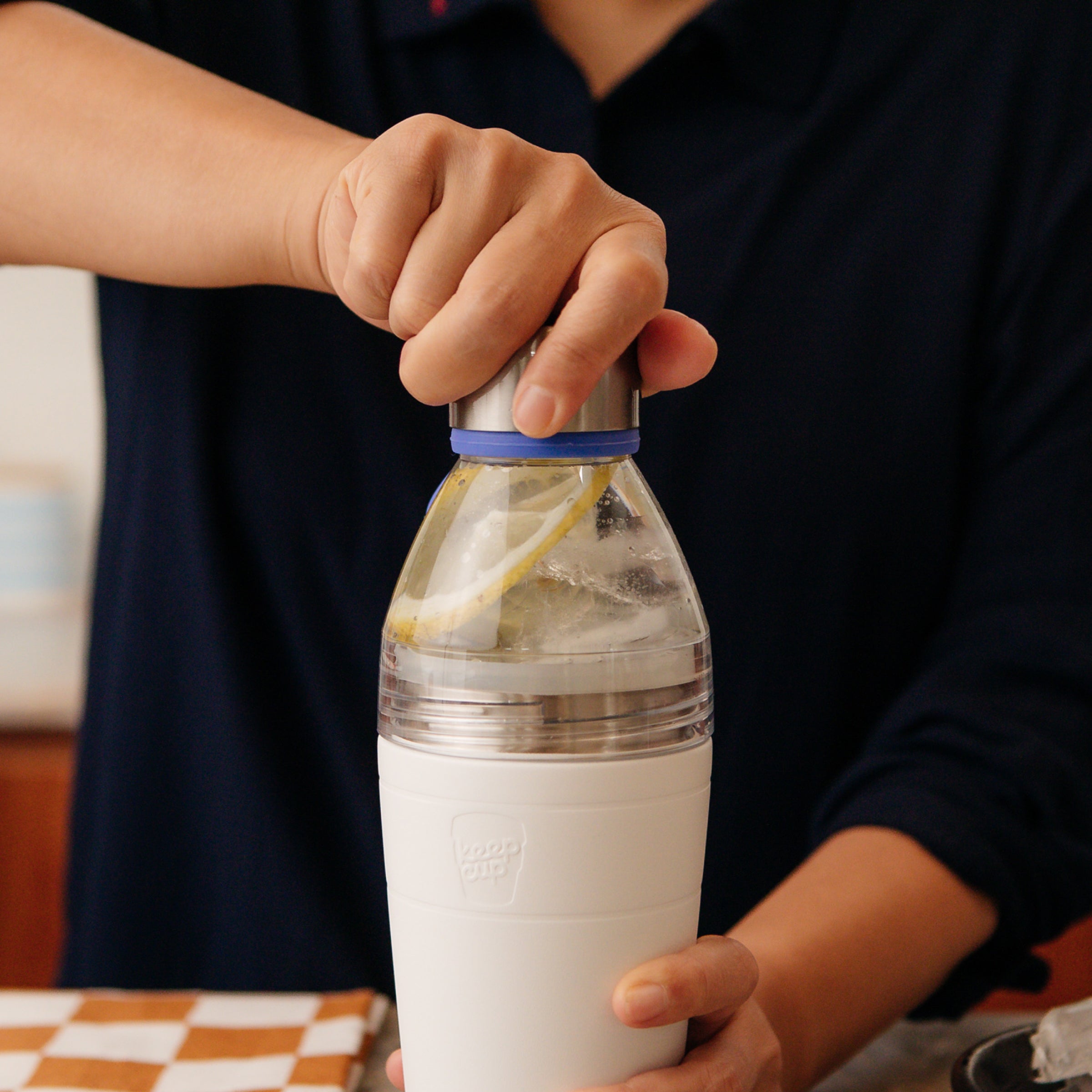 keepcup-helix-bottle-clear-top-18oz-white-vacuum-insulated-stainless-steel-water image 4
