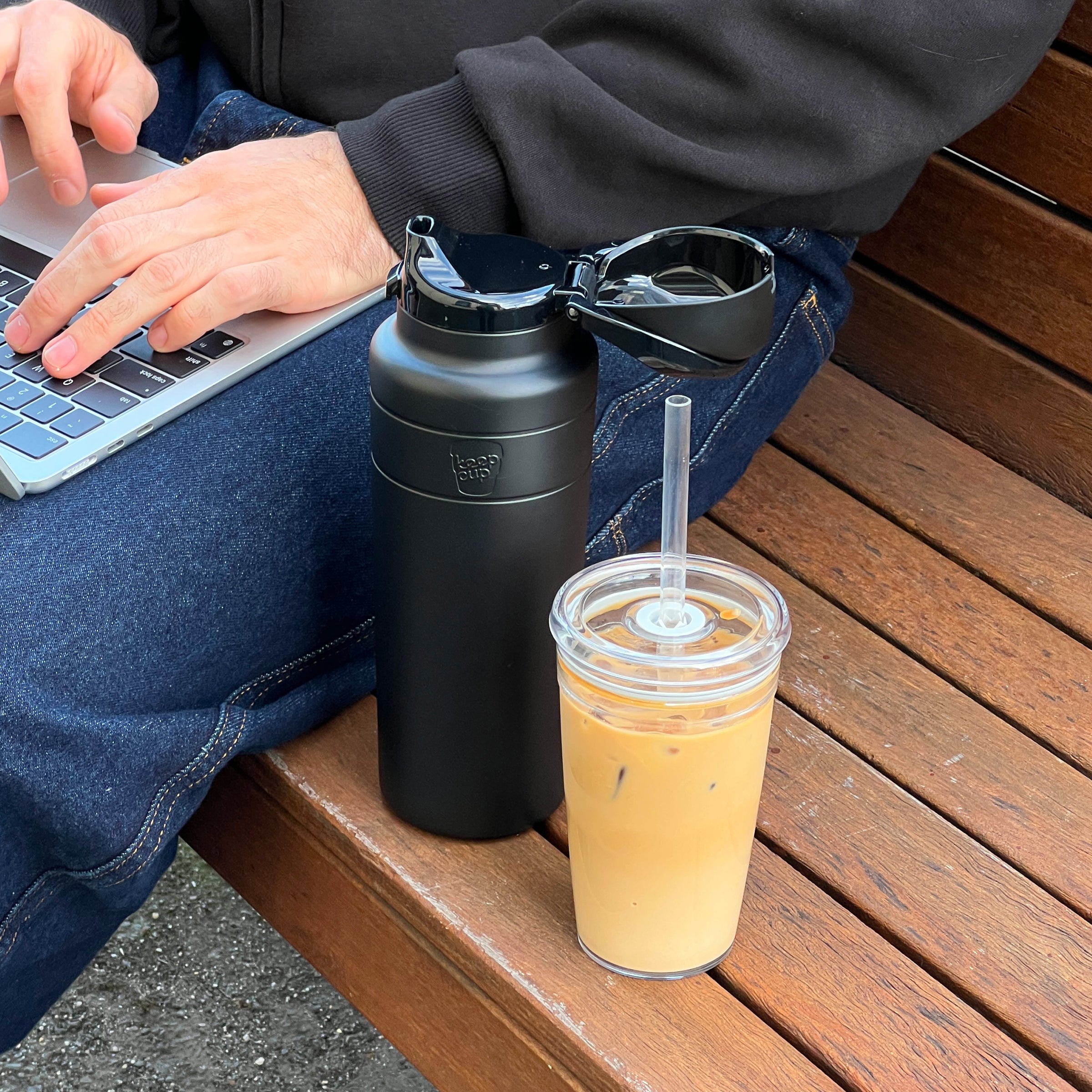 keepcup-ora-bottle-24oz-black-vacuum-insulated-stainless-steel-water-bottle-with image 7